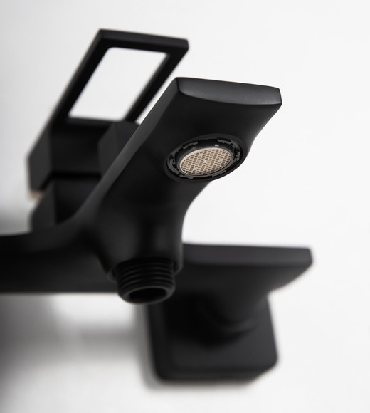 Смеситель для ванны BelBagno Luce LUC-VAS-NERO Черный матовый Смеситель для ванны BelBagno Luce LUC-VAS-NERO Черный матовый