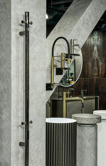 Электрический полотенцесушитель Boheme Uno 726-SGM Оружейная сталь глянцевая Электрический полотенцесушитель Boheme Uno 726-SGM Оружейная сталь глянцевая