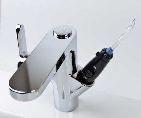 Смеситель для раковины Bronze de Luxe Optima 10188 с ирригатором Хром Смеситель для раковины Bronze de Luxe Optima 10188 с ирригатором Хром