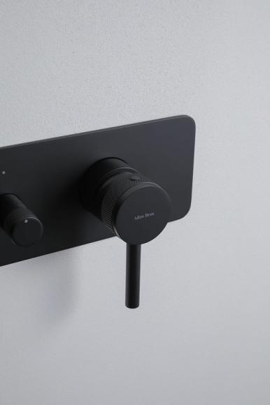 Смеситель для ванны Allen Brau Priority 5.31A05-31 Черный матовый Смеситель для ванны Allen Brau Priority 5.31A05-31 Черный матовый