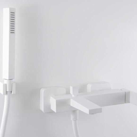 Смеситель для ванны Webert Pegaso PE850101740 Белый матовый Смеситель для ванны Webert Pegaso PE850101740 Белый матовый