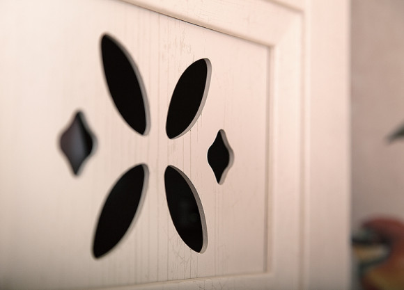 Шкаф пенал Бриклаер Кантри 35 4627125413650 с бельевой корзиной Бежевый дуб прованс