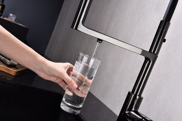 Смеситель для кухни Paulmark Tornado To213402-GB Черный глянцевый