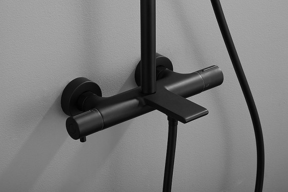 Душевая система Kaiser Serio 05382-9 с термостатом Черная матовая Душевая система Kaiser Serio 05382-9 с термостатом Черная матовая