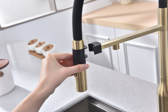 Смеситель для кухни Paulmark Magneto One Ma213188-SBG Светлое брашированное золото