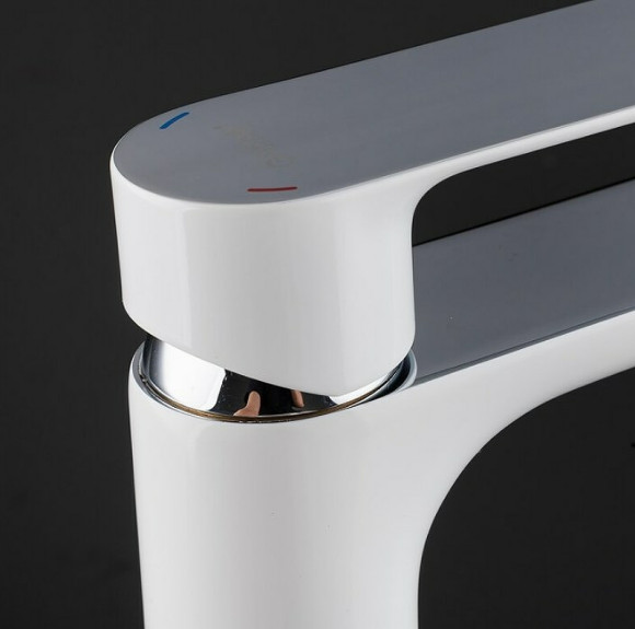 Смеситель для раковины Gappo G48 G1048-1 с гигиеническим душем Белый Хром