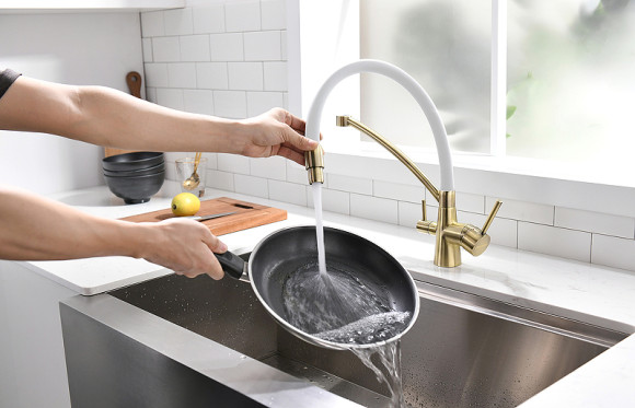 Смеситель для кухни Paulmark Siegen Si213111-BRw Бронза Белый Смеситель для кухни Paulmark Siegen Si213111-BRw Бронза Белый