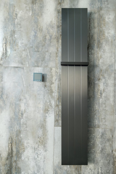 Электрический полотенцесушитель Boheme Flat 725-B Черный