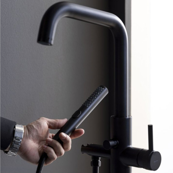 Смеситель для ванны Allen Brau Priority 5.31008-31 Черный матовый Смеситель для ванны Allen Brau Priority 5.31008-31 Черный матовый