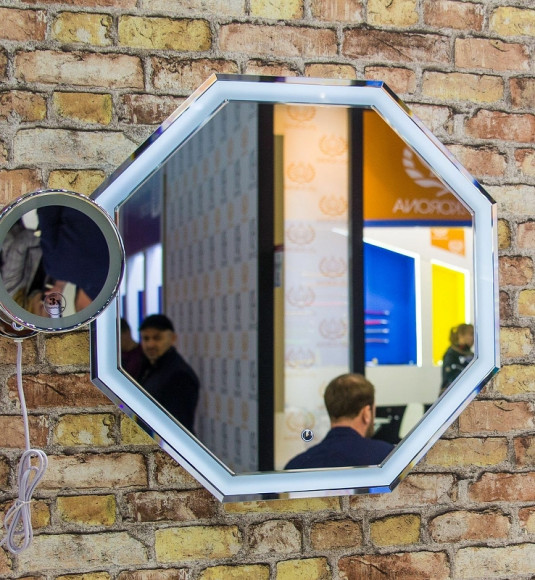 Зеркало Art&Max Argo AM-Arg-700-700-DS-F с подсветкой с сенсорным выключателем Зеркало Art&Max Argo AM-Arg-700-700-DS-F с подсветкой с сенсорным выключателем