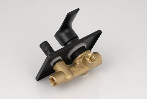 Смеситель для душа Remer Energy EY09HRGNO Черный матовый Смеситель для душа Remer Energy EY09HRGNO Черный матовый