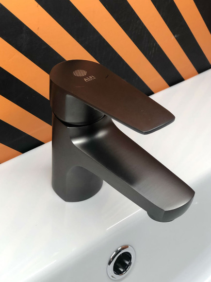 Смеситель для раковины Orange Loop M26-021GR Серый Смеситель для раковины Orange Loop M26-021GR Серый