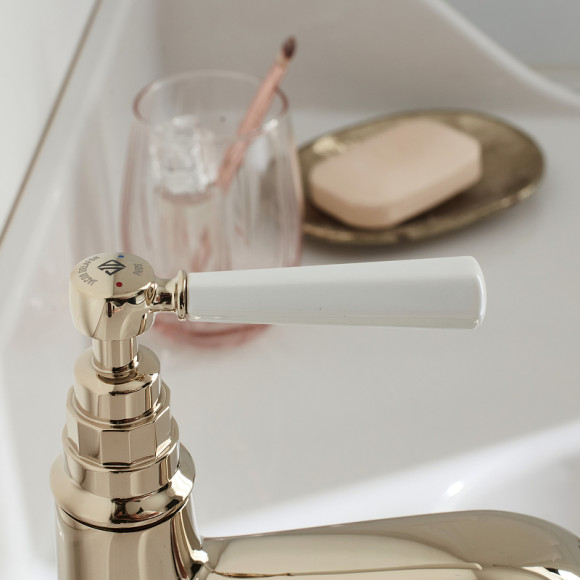 Смеситель для раковины Jacob Delafon Cleo 1889 E24308-BGG Золото глянцевое Смеситель для раковины Jacob Delafon Cleo 1889 E24308-BGG Золото глянцевое