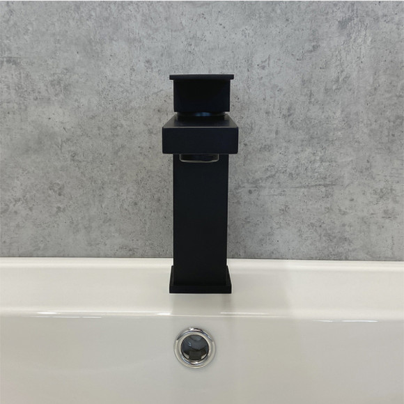 Смеситель для раковины Comforty FC045A-CMT 00004149949 Черный Смеситель для раковины Comforty FC045A-CMT 00004149949 Черный