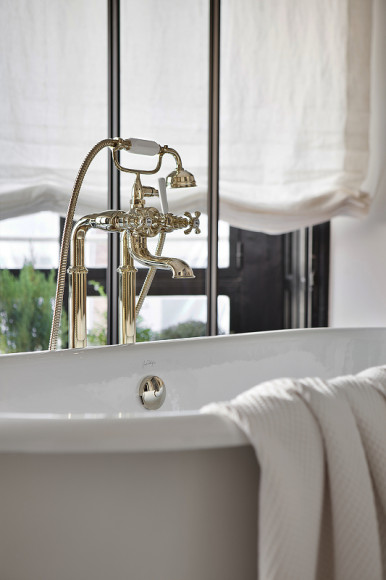 Смеситель для ванны Jacob Delafon Cleo 1889 E24314-BGG Золото глянцевое Смеситель для ванны Jacob Delafon Cleo 1889 E24314-BGG Золото глянцевое