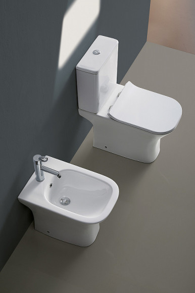 Унитаз компакт Azario Fretta Square AZ-1215+AZ-1216-G с бачком и сиденьем Микролифт Унитаз компакт Azario Fretta Square AZ-1215+AZ-1216-G с бачком и сиденьем Микролифт